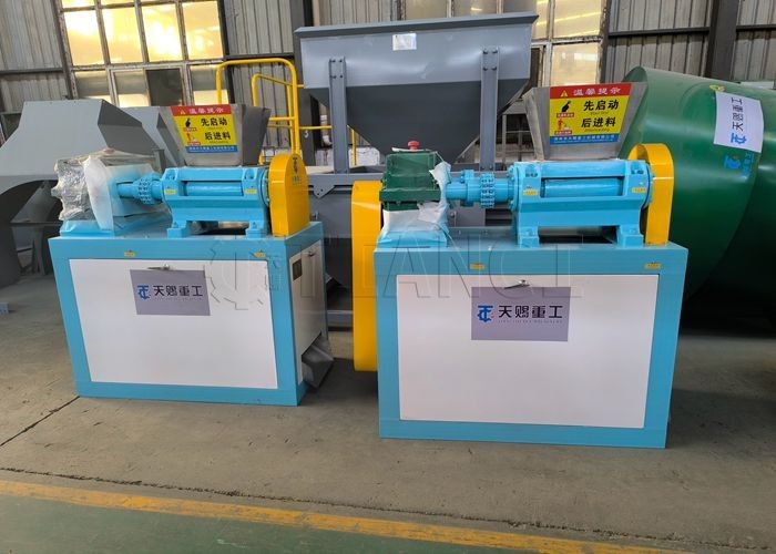 1-5 T/H Ure Fertilizer Granulator 공급자 롤러 프레스 Granulator 복합 비료 제조 기계 판매