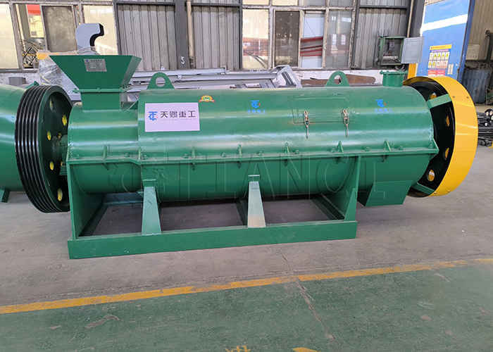 비료 잔류 및 풀브산과 같은 유기 물질을 잔류하는 비료 분자